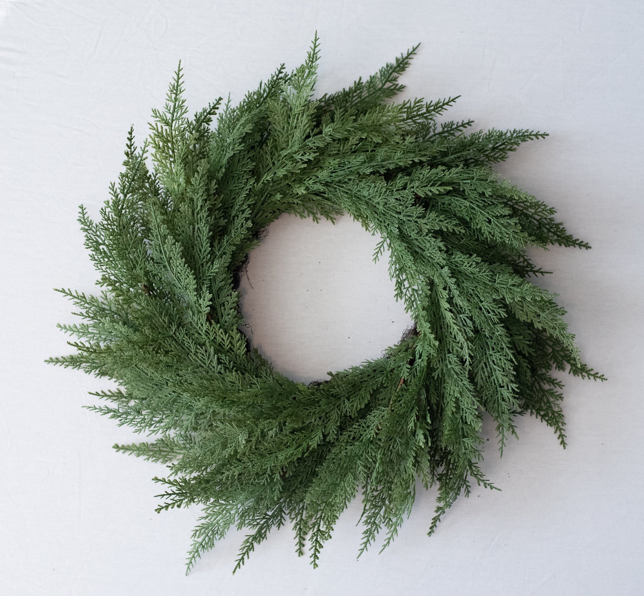 Vita Domi 24" Faux Cedar Wreath, Christmas Wreaths for Front Door 24 inch, Green Wreath Christmas, Window Wreaths, Real Touch Norfolk Pine Wreath, Evergreen Wreath, Large Christmas Wreath w/ 130 Tips